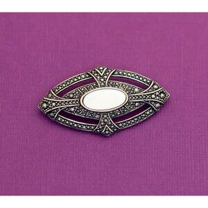Vintage Edwardian White and Silver Tone Brooch by Avon - Q2